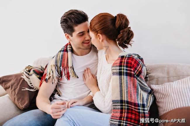 某个女孩子喜欢你，会有什么表现？