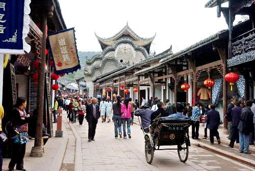 锦绣华灯扮靓通渭公园