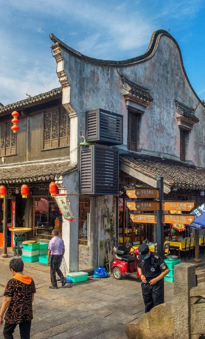 恋人向你隐瞒富有或者贫穷的背景哪个更不能接受？游戏画面