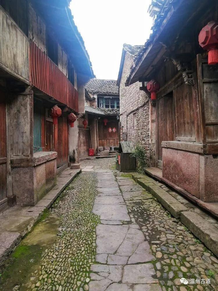 京城富豪王志才：紫禁城旁有豪宅，娶“晴格格”为妻，却移民海外