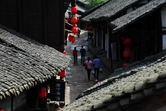 摔跤、扭秧歌、广场舞,“大杂烩“搞春晚节目,你们觉得好玩?